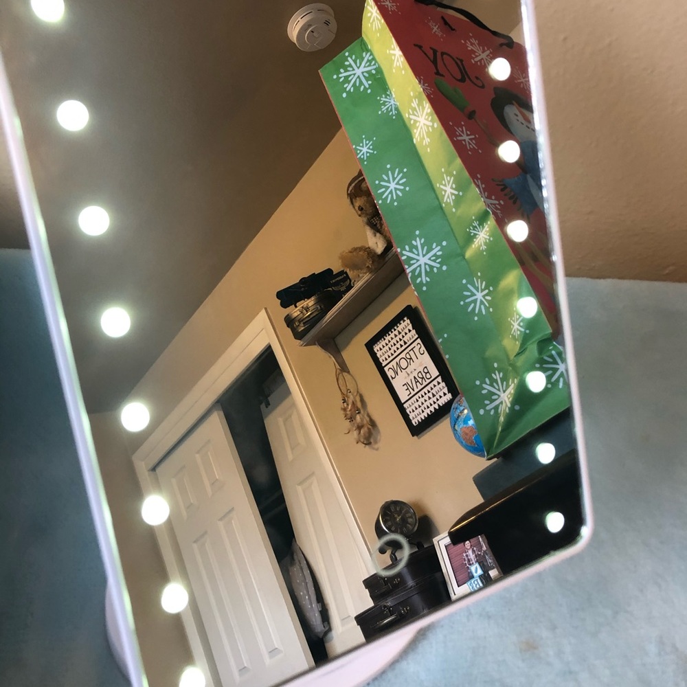 Makeup mirror